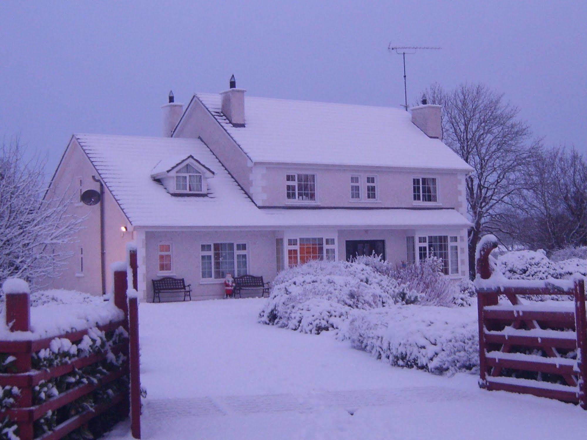 Lake Avenue House แบลลีคอนเนลล์ ภายนอก รูปภาพ
