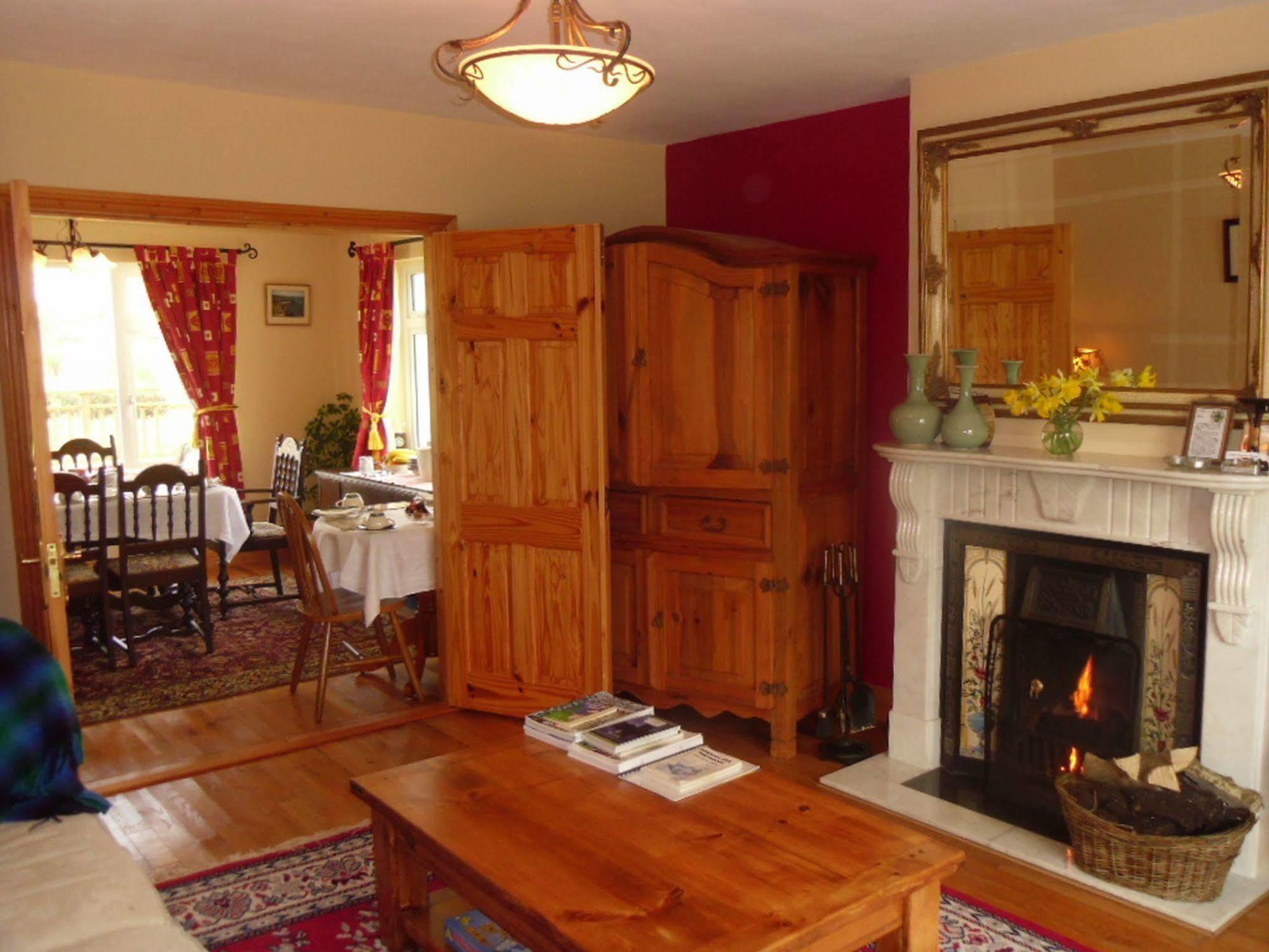 Lake Avenue House แบลลีคอนเนลล์ ภายนอก รูปภาพ